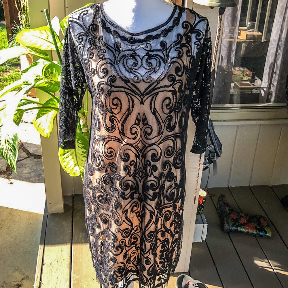 Lace Dress - Picture 6 of 8